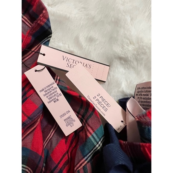 VICTORIA’S SECRET PLAID CHRISTMAS PAJAMAS SET, WOMEN, SMALL - Picture 4 of 5